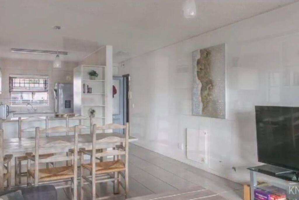 Waterfront Apartment Κνύσνα Εξωτερικό φωτογραφία
